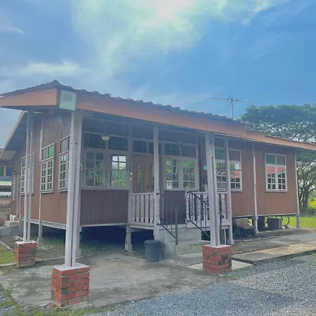 Tamteh Homestay Ayer Hitam Exterior photo